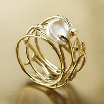 Antique Exquisite Gold Ring with Pearl