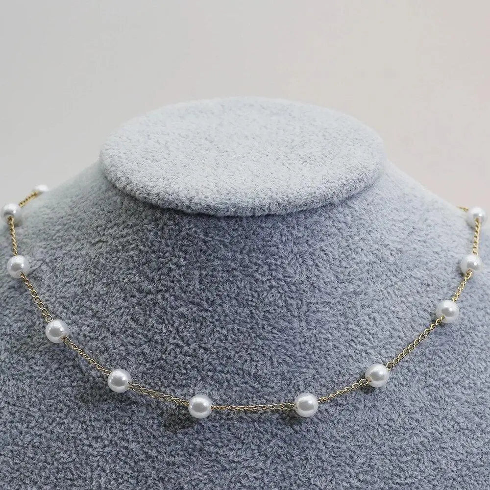 Pearl Necklace in Gold