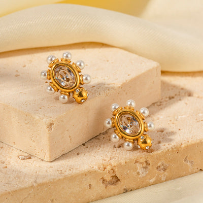 Elegant Gold Earrings with Natural Pearls