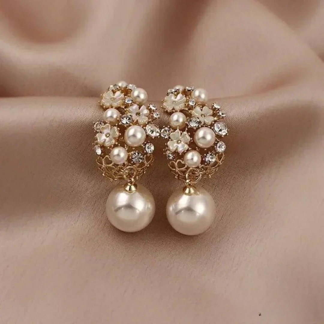 Elegant Flower Earrings with a Pearl