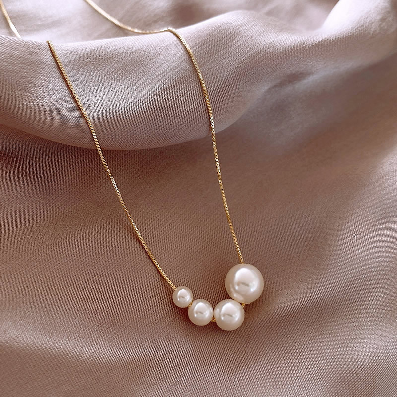 Freshwater Pearl Necklace with Gold